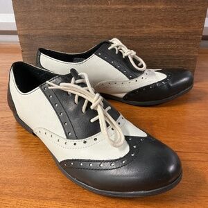 Born Women Classic Black White Wingtip Oxford Derby Size 9.5